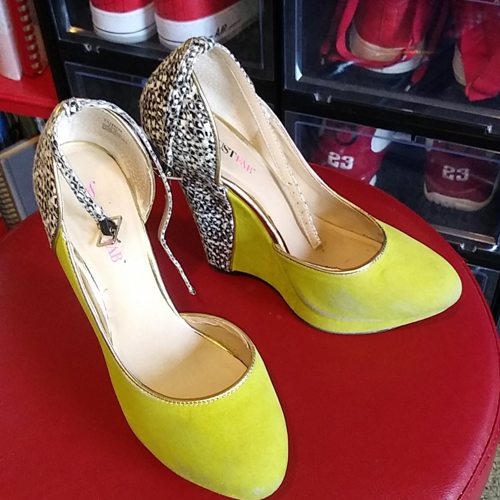 Just Fab Turin lime green wedges size 7.5